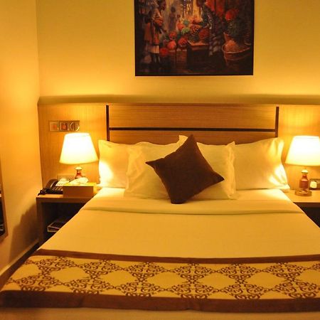 Moz One Executive Guest Rooms Agadez Mobushipe Extérieur photo