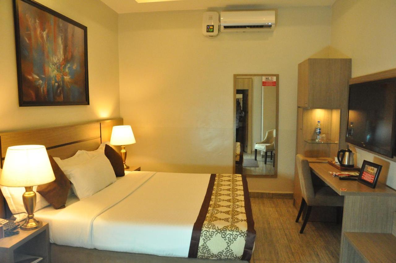 Moz One Executive Guest Rooms Agadez Mobushipe Extérieur photo
