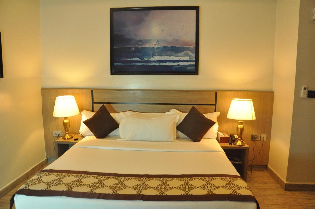 Moz One Executive Guest Rooms Agadez Mobushipe Extérieur photo